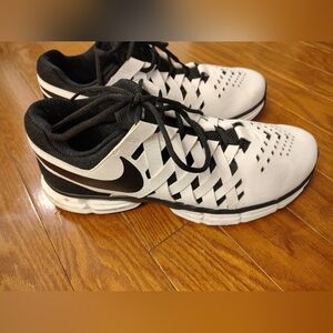 Nike Men's Black and White Athletic Sneakers